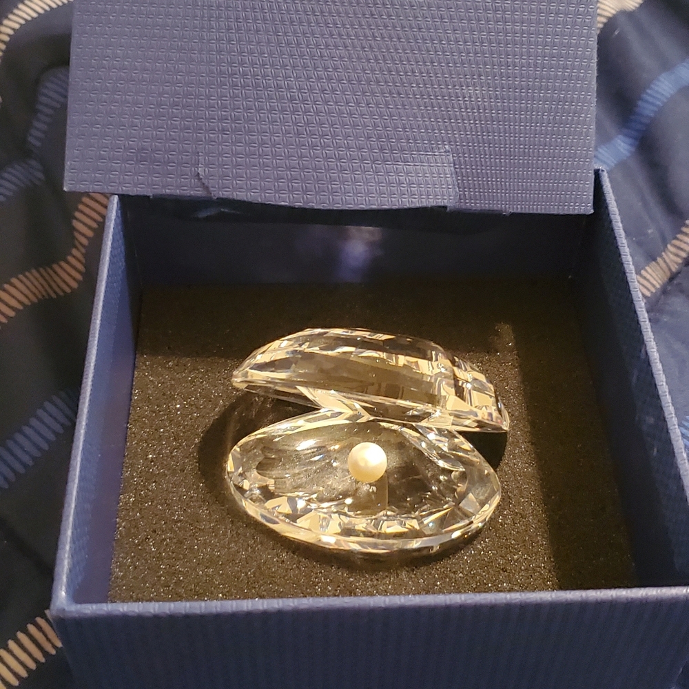 Swarovski shell with Pearl